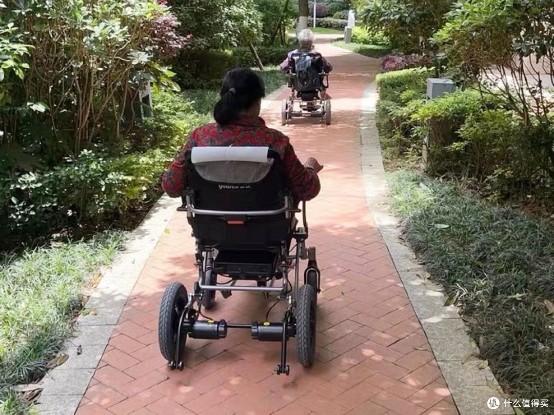 扎实耐用、安全防翻、省钱省心,5款高性价比老人电动轮椅推荐!