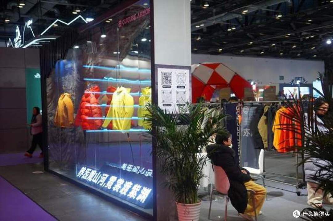 鹅铠甲，顶峰见！ISPO2026探店天石，国产户外装备硬核实力藏不住