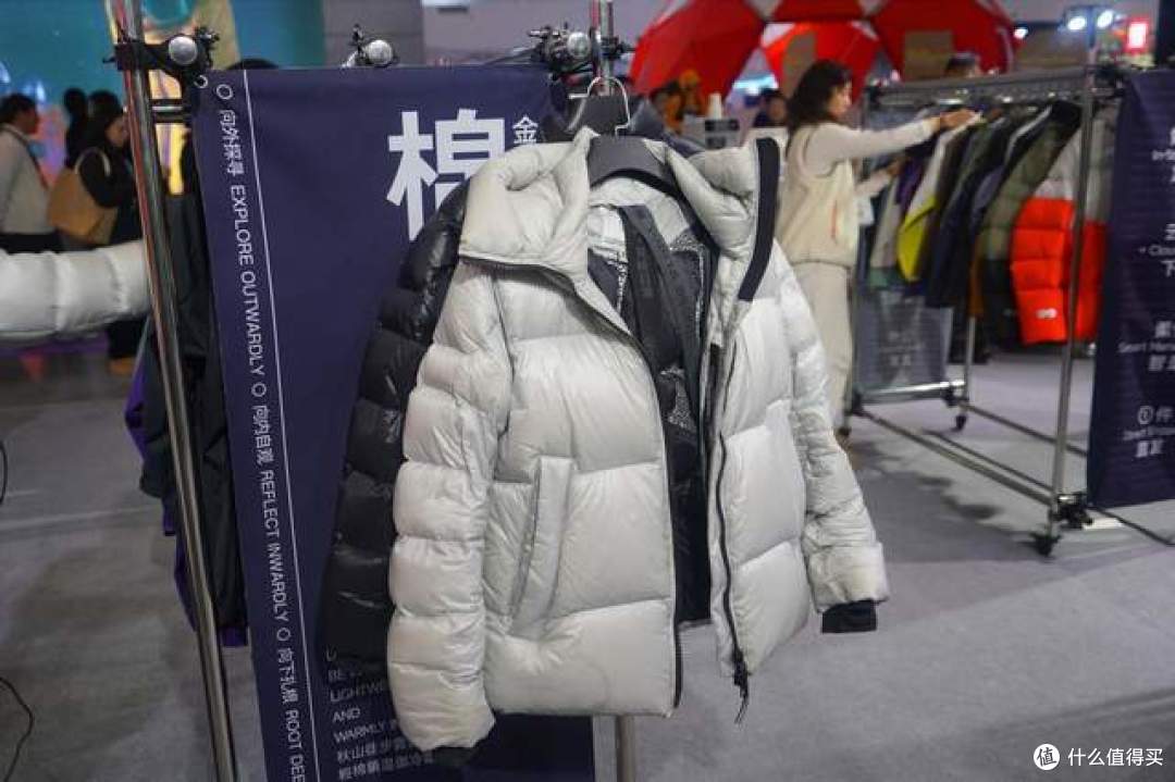 鹅铠甲，顶峰见！ISPO2026探店天石，国产户外装备硬核实力藏不住