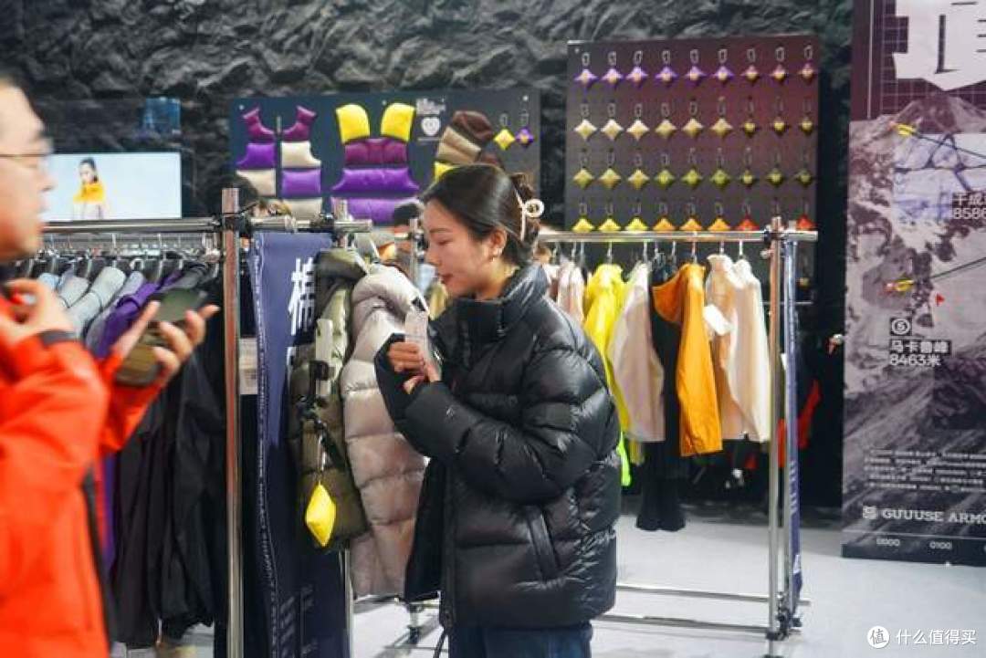鹅铠甲，顶峰见！ISPO2026探店天石，国产户外装备硬核实力藏不住