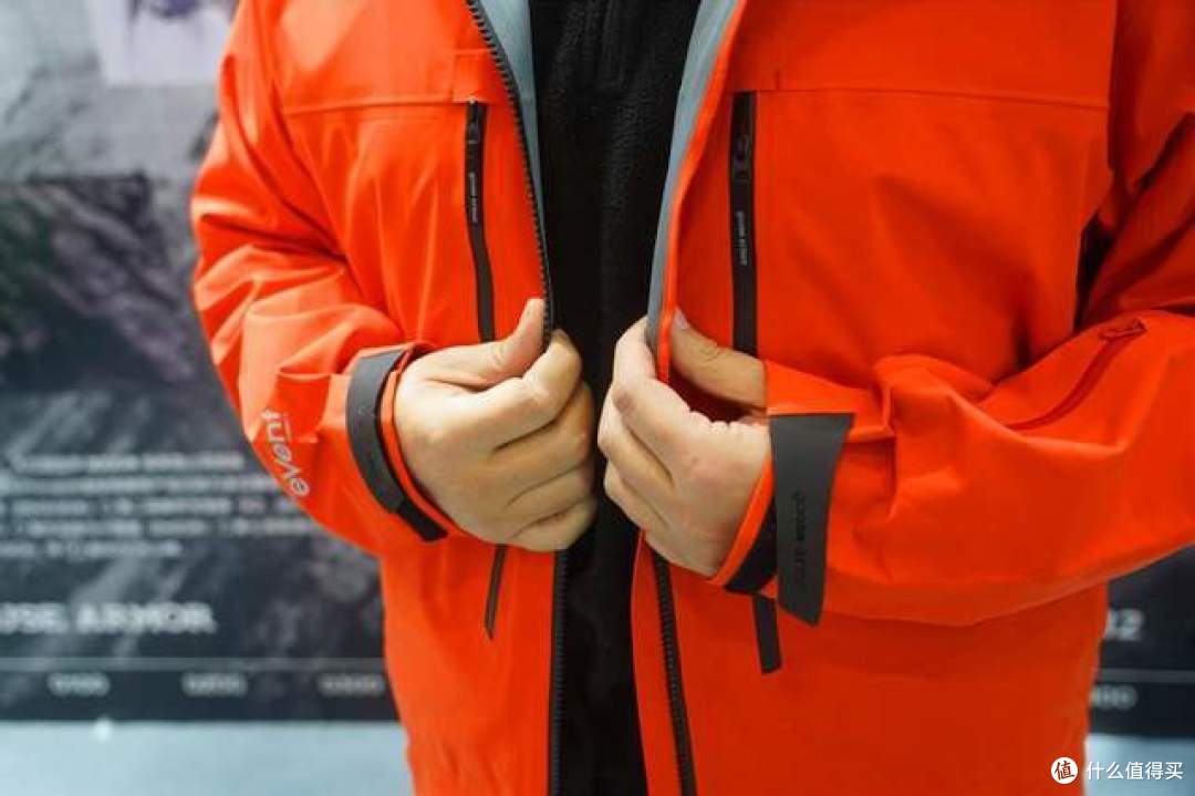 鹅铠甲，顶峰见！ISPO2026探店天石，国产户外装备硬核实力藏不住
