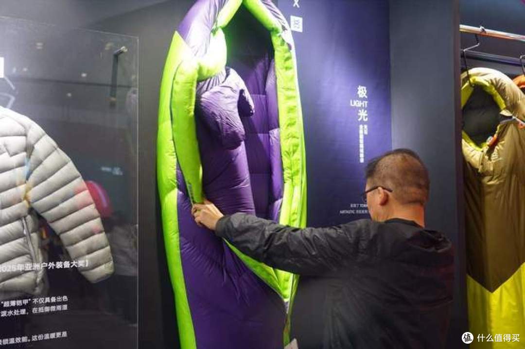 鹅铠甲，顶峰见！ISPO2026探店天石，国产户外装备硬核实力藏不住