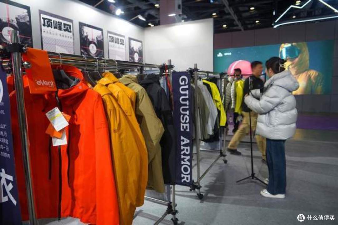 鹅铠甲，顶峰见！ISPO2026探店天石，国产户外装备硬核实力藏不住