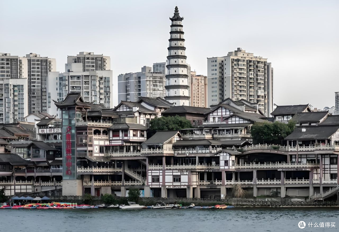 素人带火一座城的秘诀,这款游戏教你当"流量玩家"