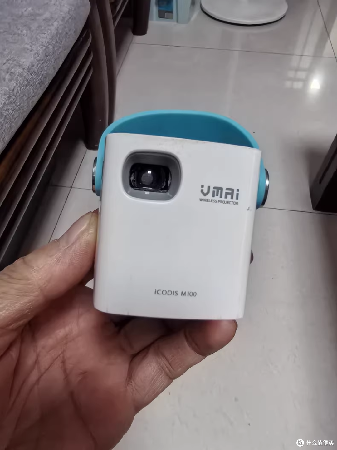 100块捡漏投影仪,卧室秒变追剧天堂,这玩具有点意思!
