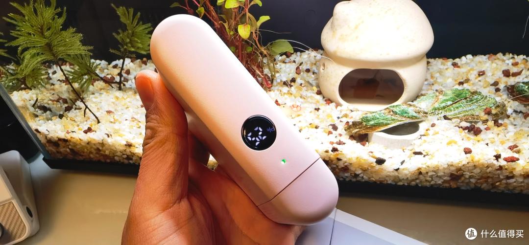 你见过有充电仓的充电宝吗?iWALK子母款胶囊充电宝让充电减负