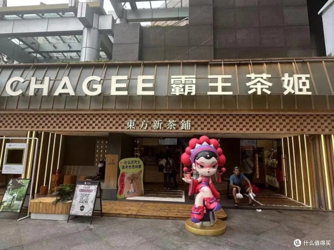 流量狂欢下的失控:霸王茶姬“手打争议”戳破新茶饮管理困局