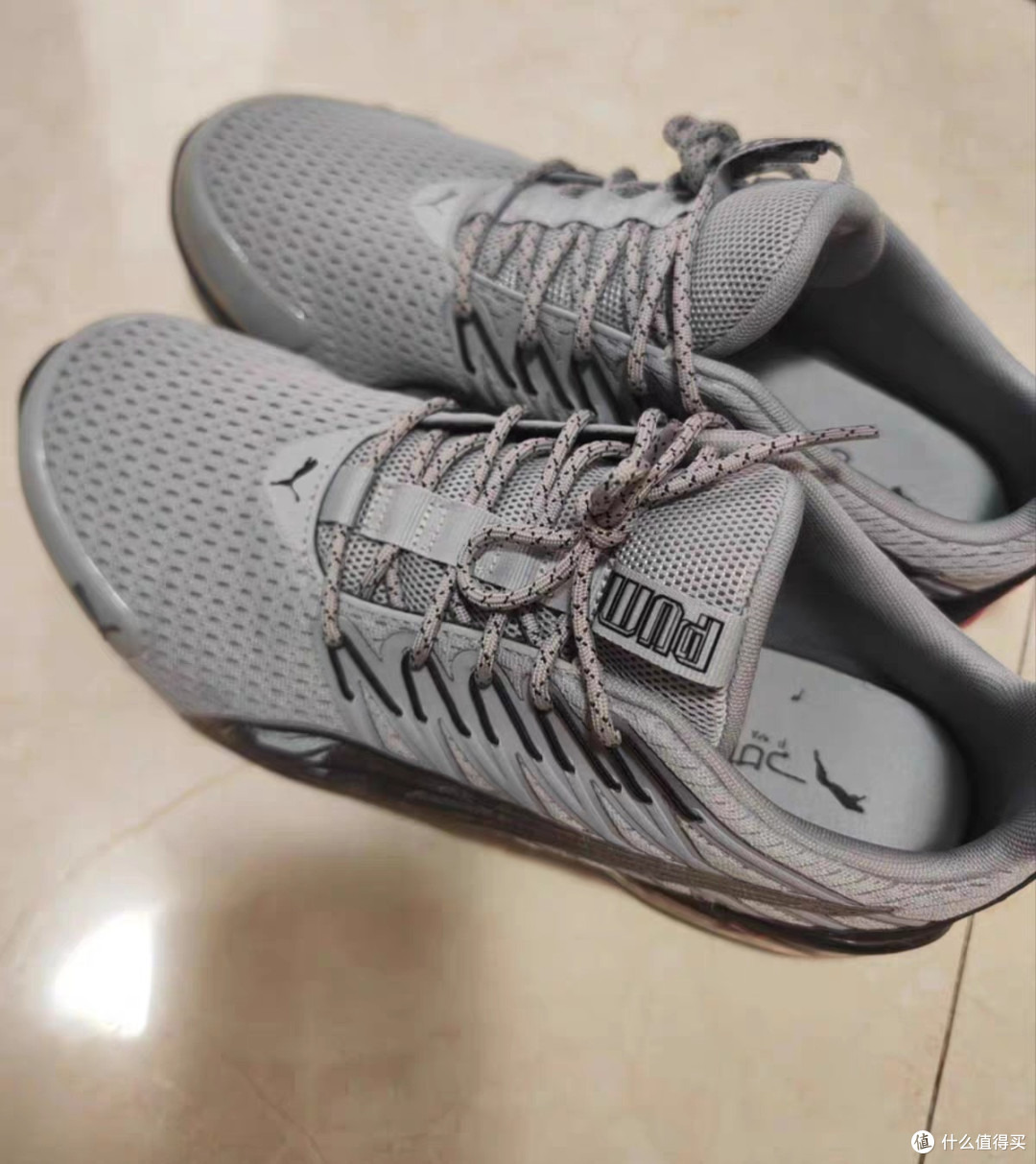 PUMA春季灰色情侣网面缓震跑鞋