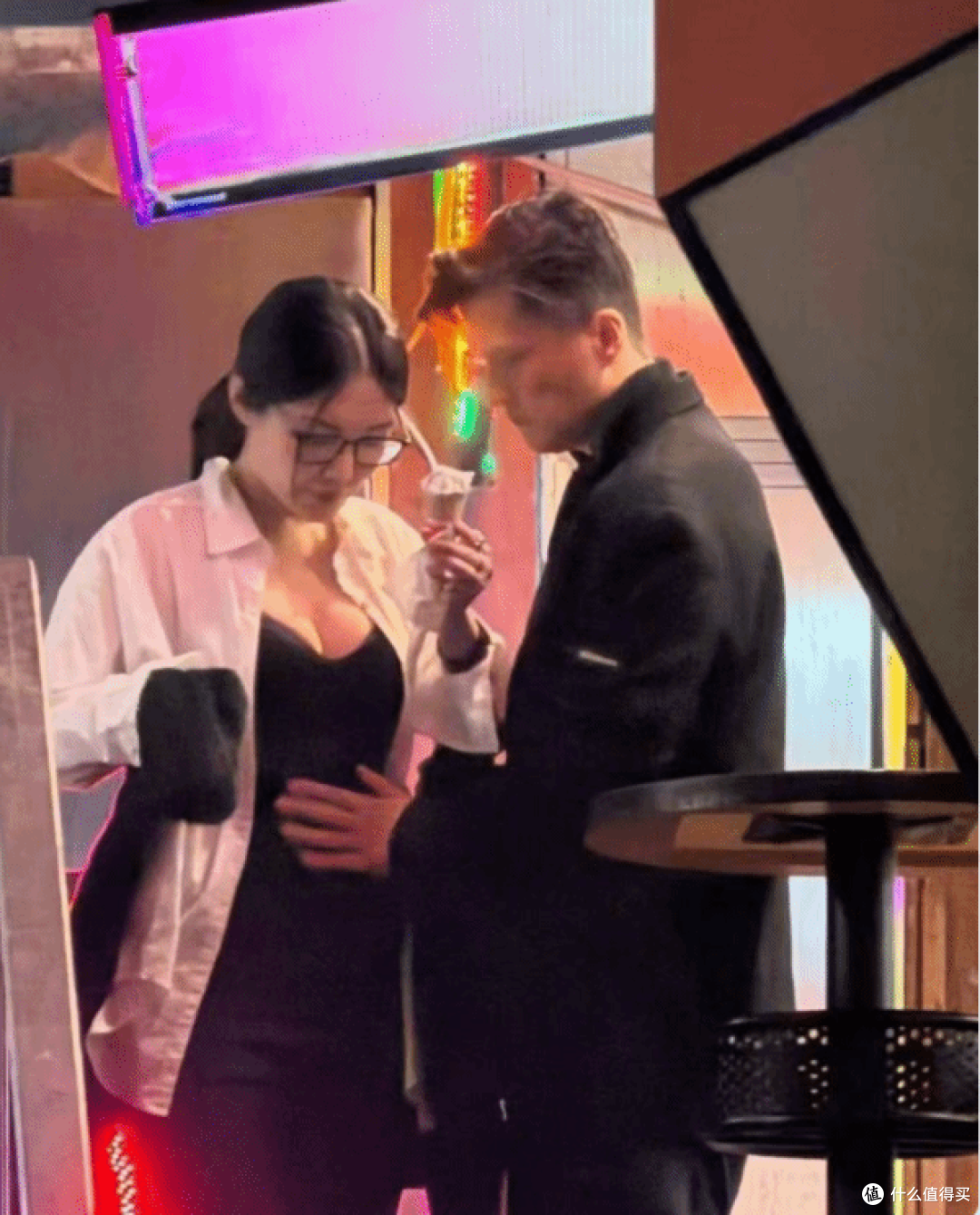 大嫂要当妈了?港媒曝徐冬冬疑似怀孕,尹子维摸肚护妻!