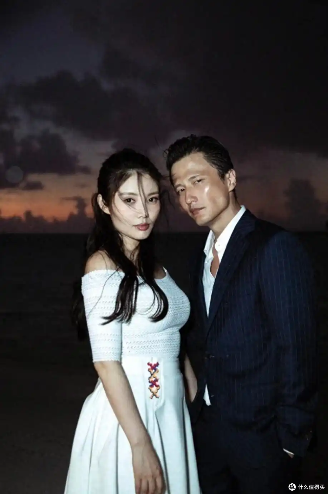 大嫂要当妈了?港媒曝徐冬冬疑似怀孕,尹子维摸肚护妻!