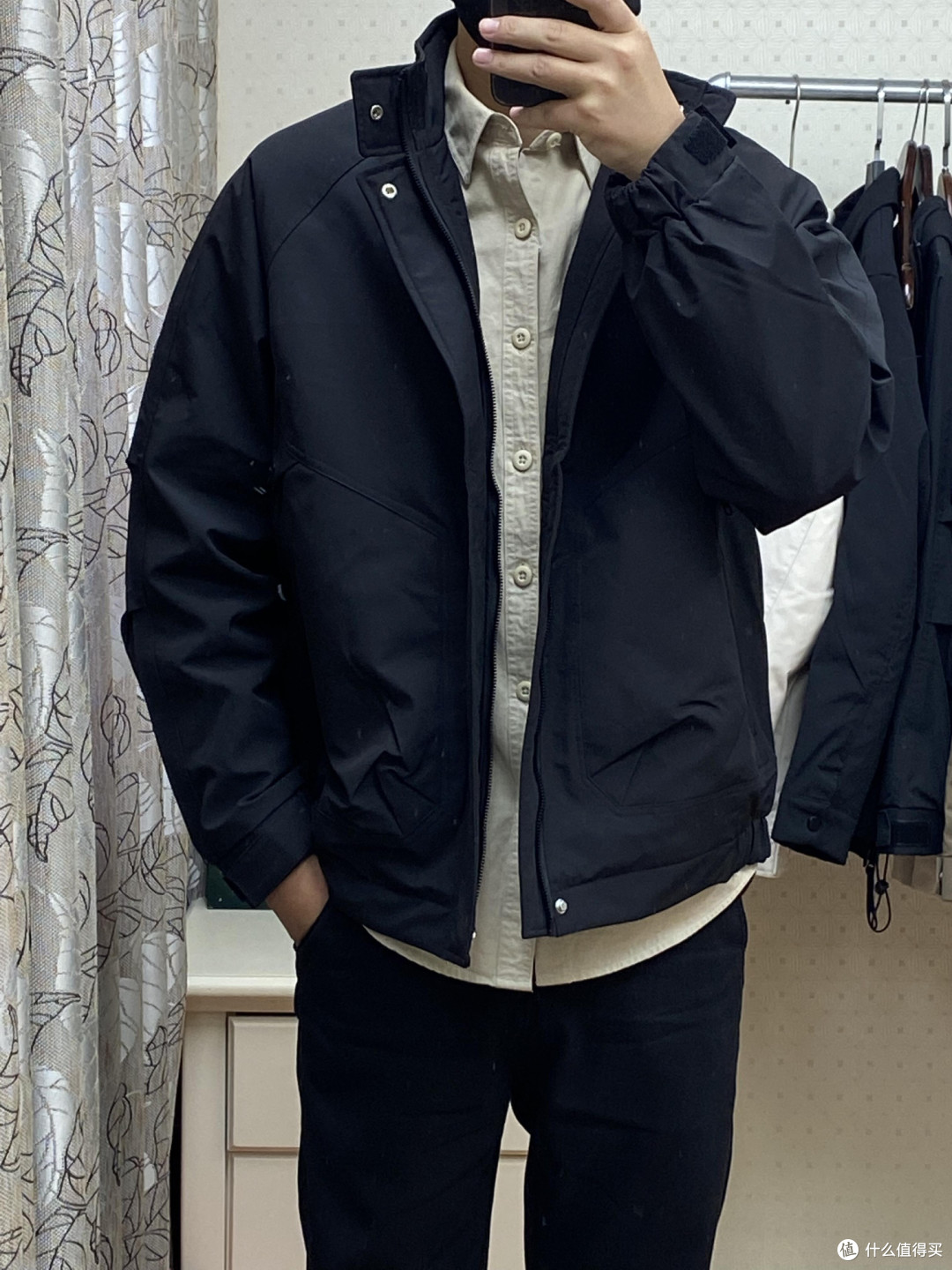 黑色绗棉服：保暖时尚兼备