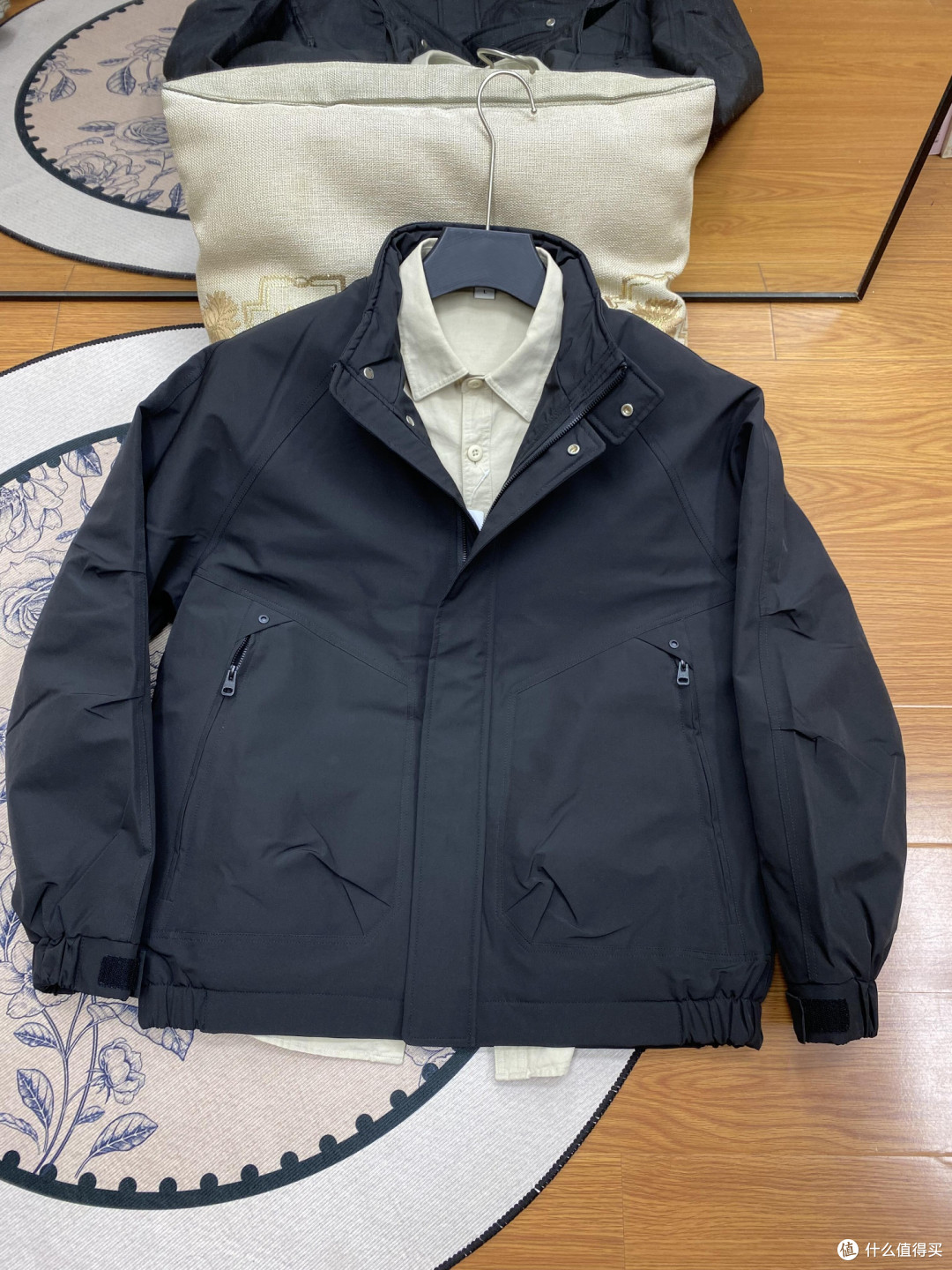 黑色绗棉服:保暖时尚兼备