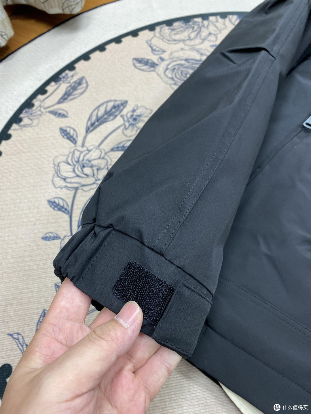 黑色绗棉服:保暖时尚兼备