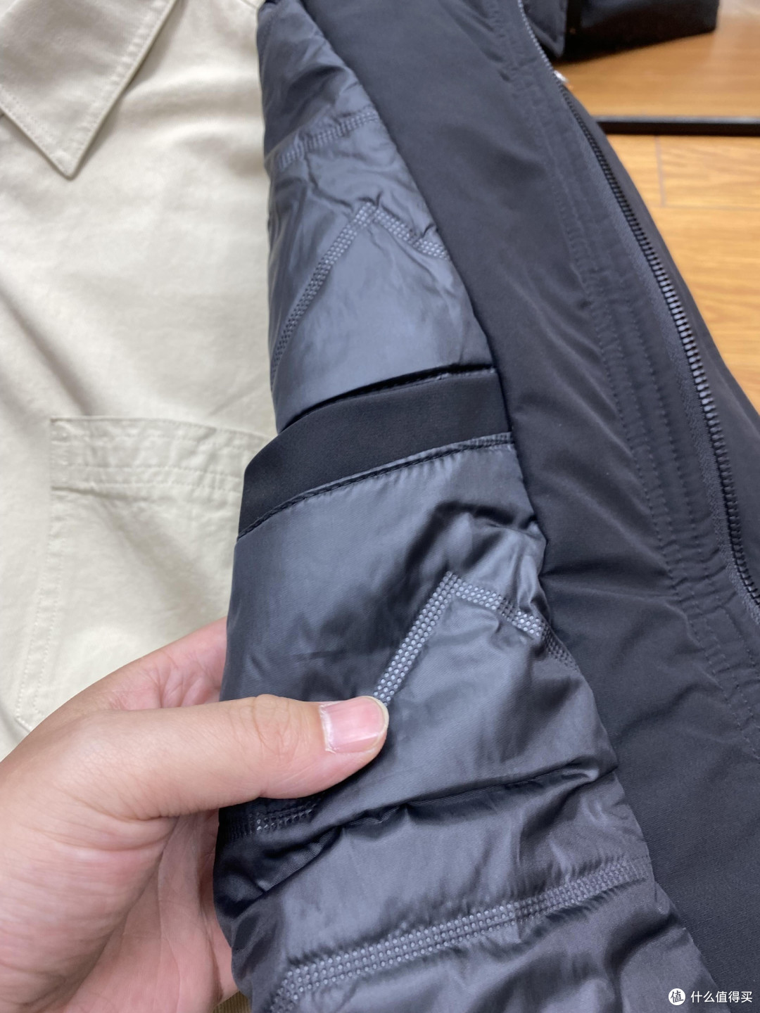 黑色绗棉服:保暖时尚兼备