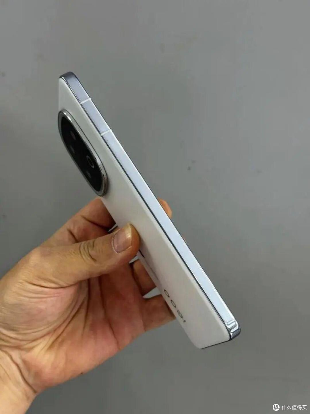 vivo价格大跳水,iQOO 13:骁龙8至尊版+IP69,它值得入手吗?
