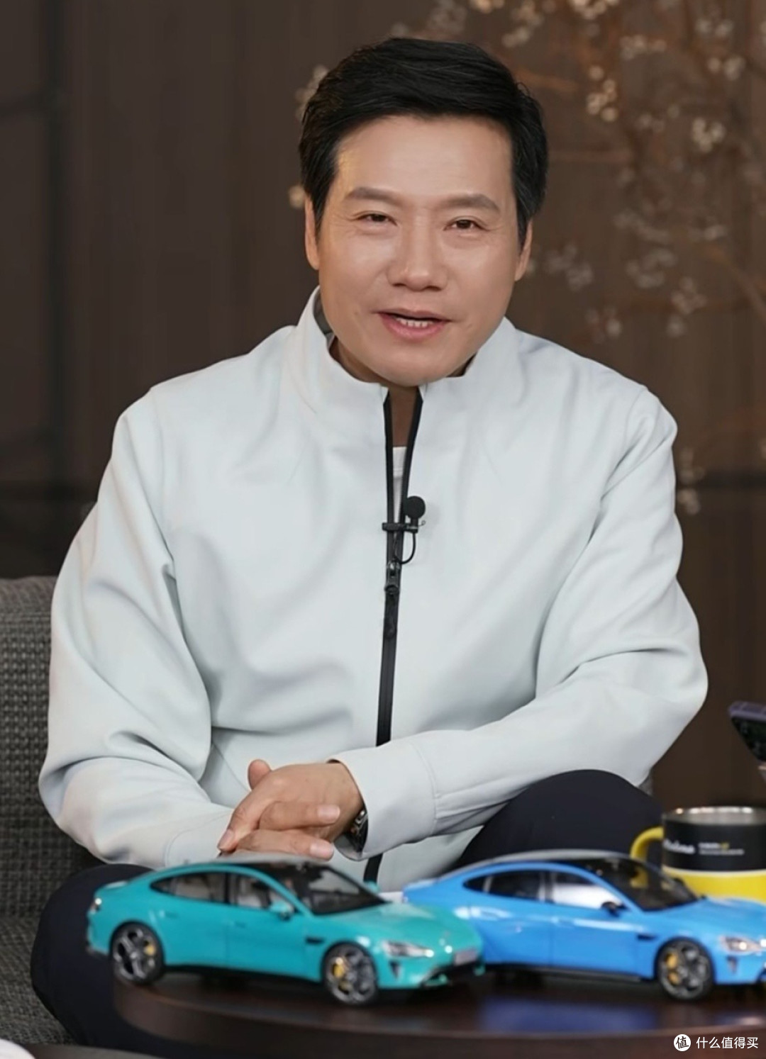 雷军直播回应争议,车企创始人下场的背后是行业沟通的新命题