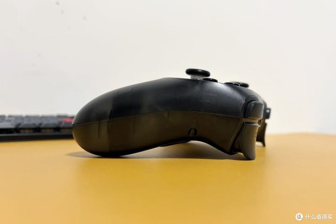 百元全能王！西圣 GC1 黑色手柄，Switch2/PC 多设备三模通用