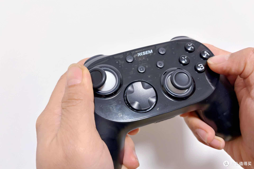 百元全能王！西圣 GC1 黑色手柄，Switch2/PC 多设备三模通用