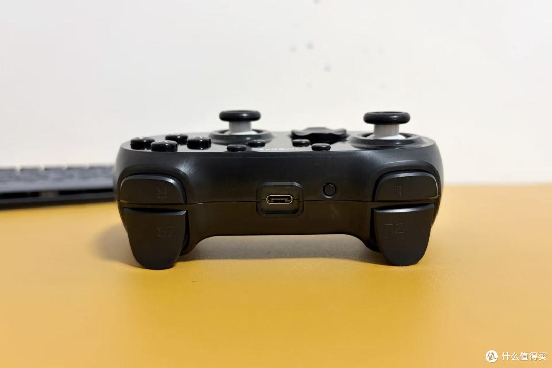 百元全能王！西圣 GC1 黑色手柄，Switch2/PC 多设备三模通用