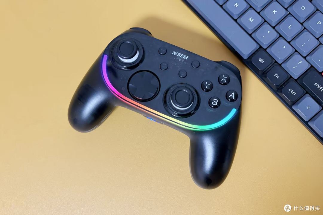 百元全能王！西圣 GC1 黑色手柄，Switch2/PC 多设备三模通用