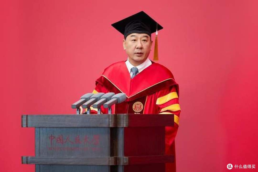 霍震霆获授中国人民大学名誉博士学位
