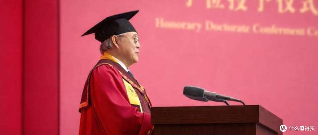 霍震霆获授中国人民大学名誉博士学位