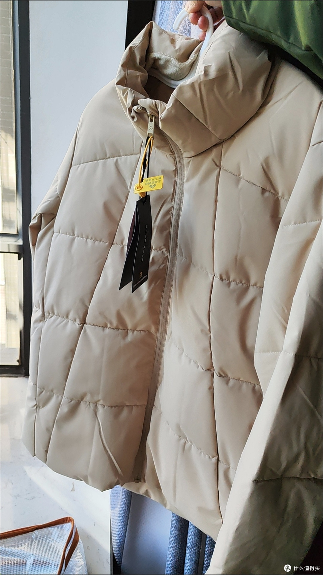 寒潮大衣棉服：多样化场景的温暖选择