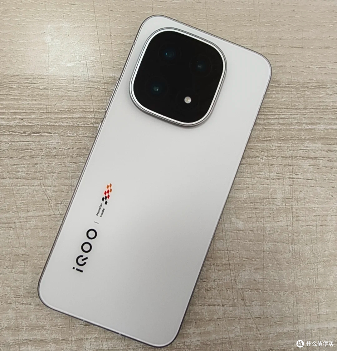 iQOO 15值得买吗?第五代骁龙8+144Hz屏游戏党测评