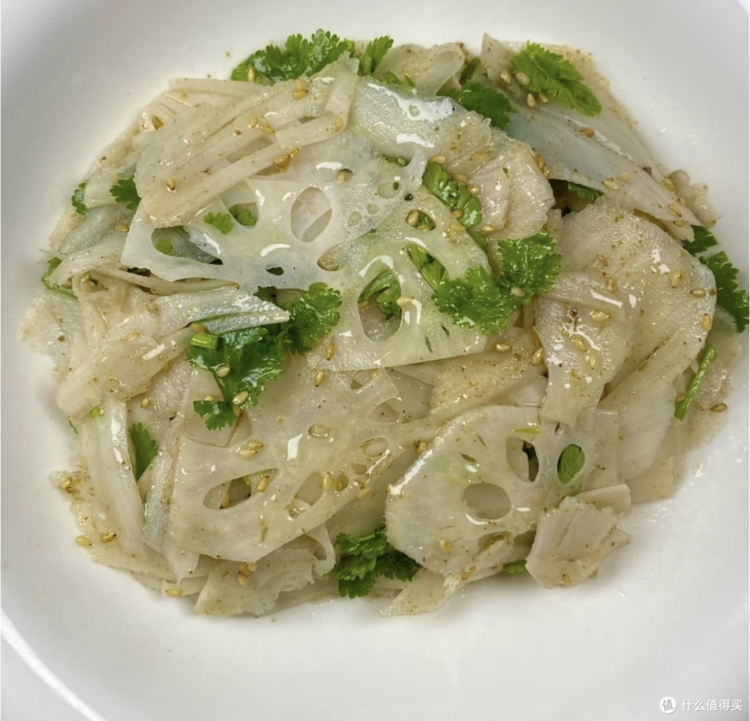 芝麻盐芹菜拌莲藕,清爽脆嫩