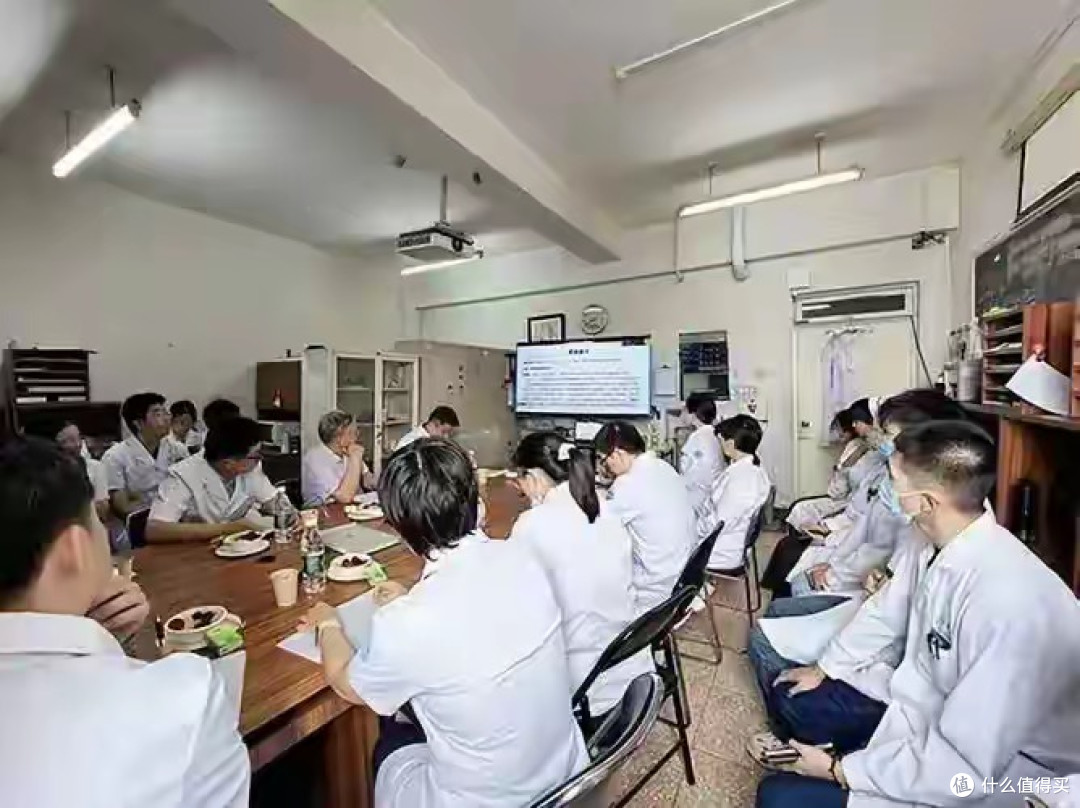 张文宏拒绝AI引入医院系统,一个学科都靠AI,不用100年就断层了