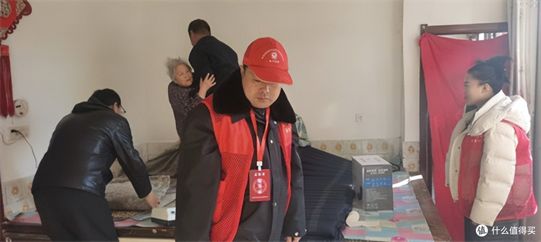 寒冬送温暖 关怀暖人心 青龙县民政局联合公益组织走访困难群众