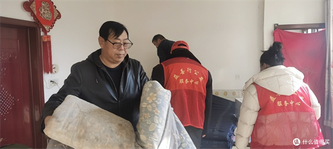 寒冬送温暖 关怀暖人心 青龙县民政局联合公益组织走访困难群众