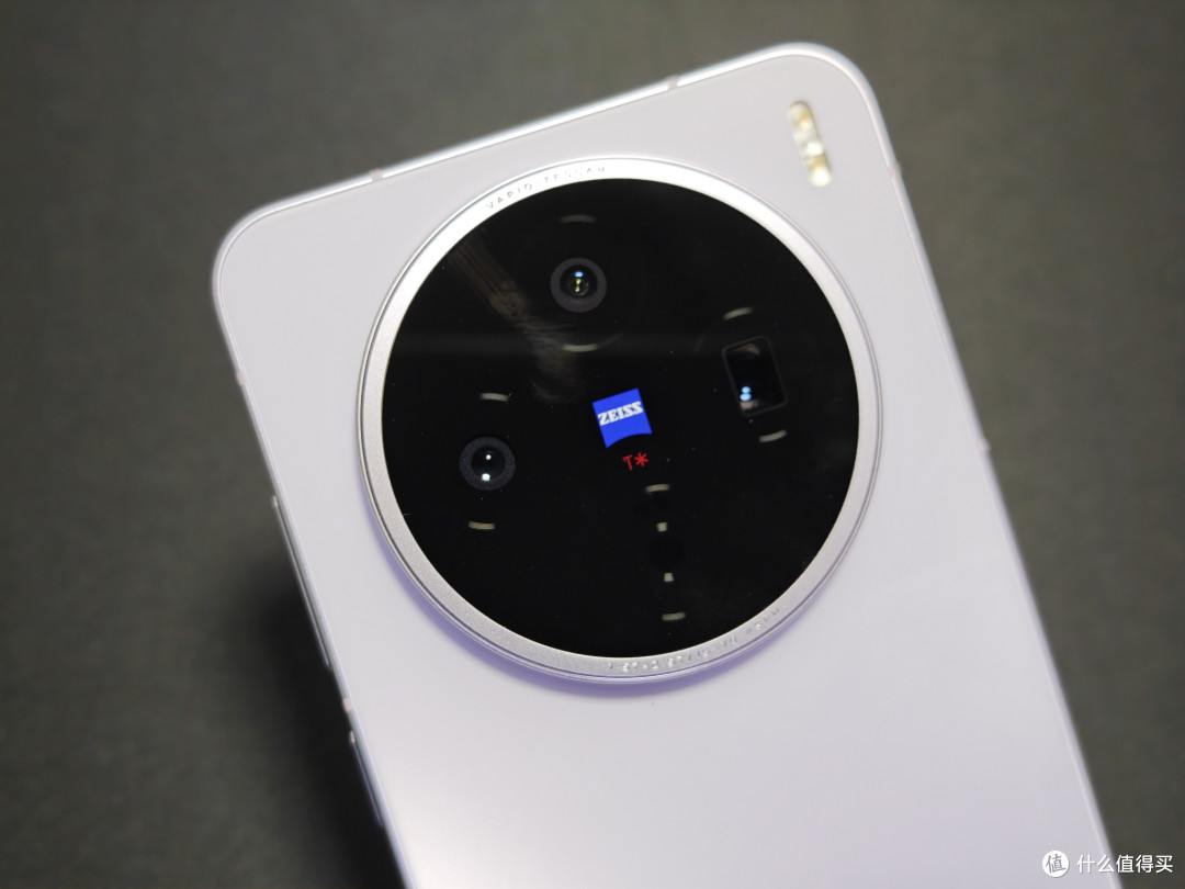 3275元的VIVO200S,就是冲着这颗蔡司镜头来!手机棒,价格满意。