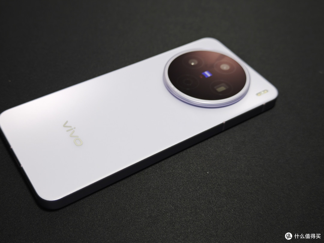 3275元的VIVO200S,就是冲着这颗蔡司镜头来!手机棒,价格满意。