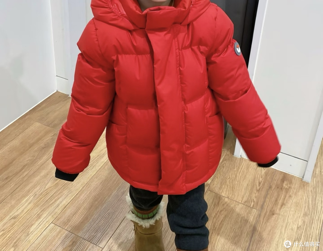 中国红羽绒服温暖宝贝新年
