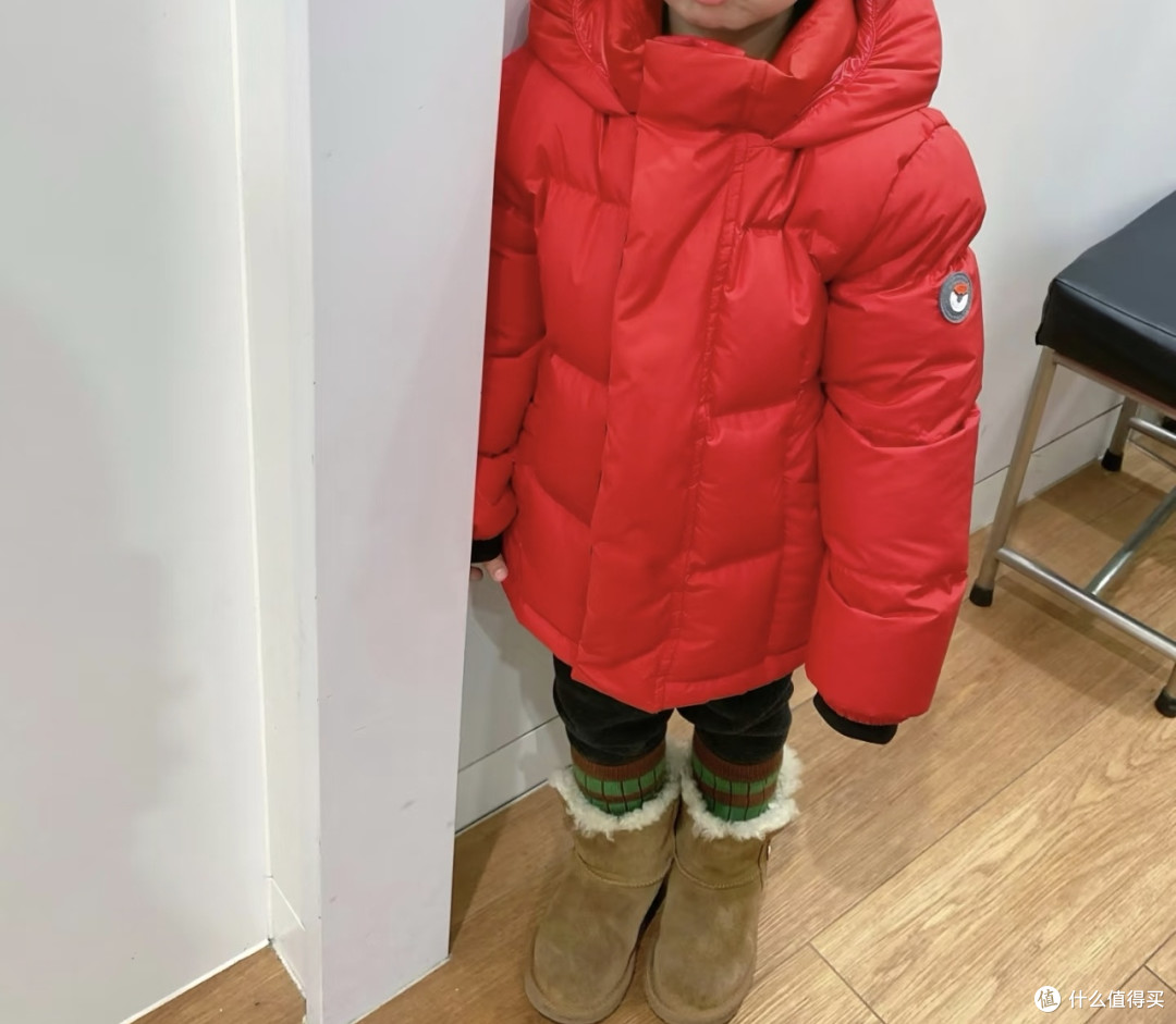 中国红羽绒服温暖宝贝新年