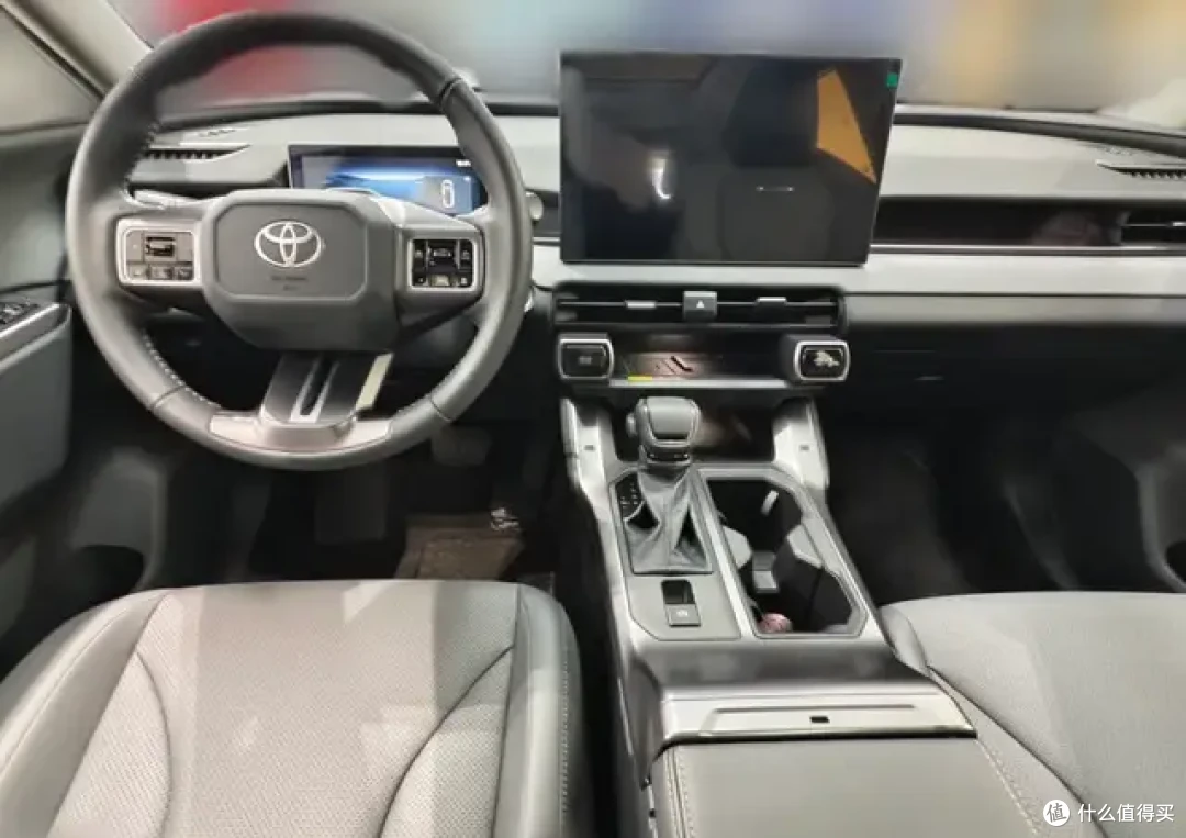 RAV4荣放:从里到外改头换面,2.0双擎是销量主力
