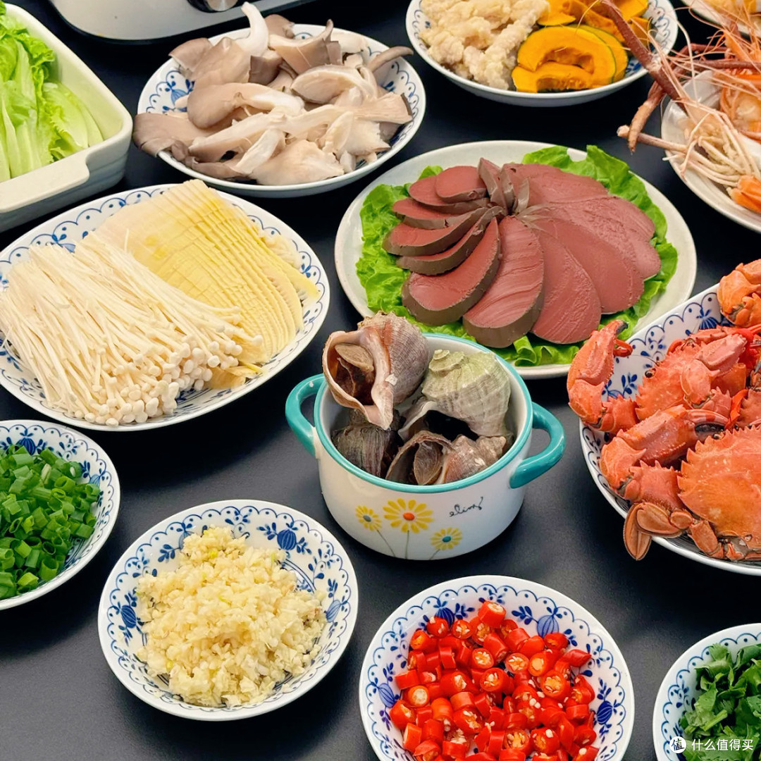 先吃为敬过个年:这桌火锅,没摆齐我先下筷子了!