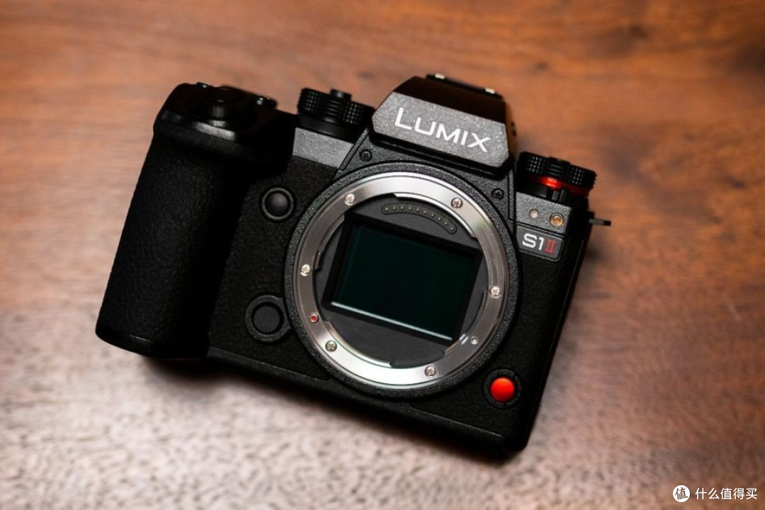 松下LUMIX S1M2获“年度全能创作旗舰”奖
