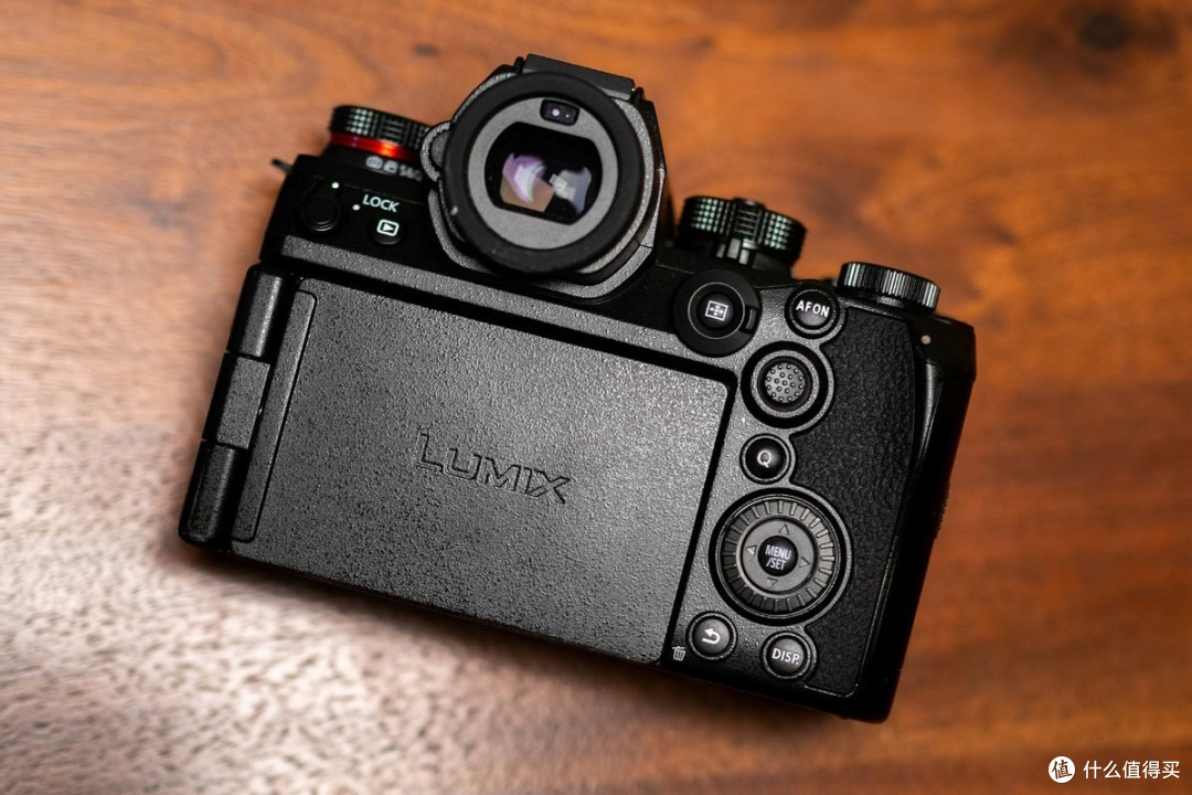 松下LUMIX S1M2获“年度全能创作旗舰”奖