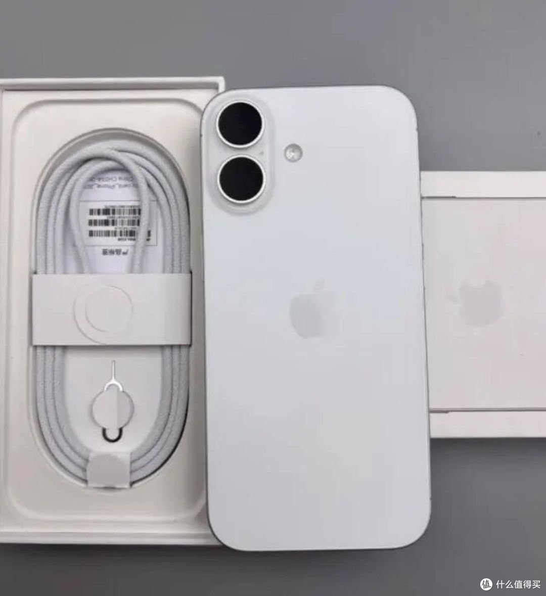 国产手机要慌?iPhone 17e 3999入局,这是要搞大事情啊!