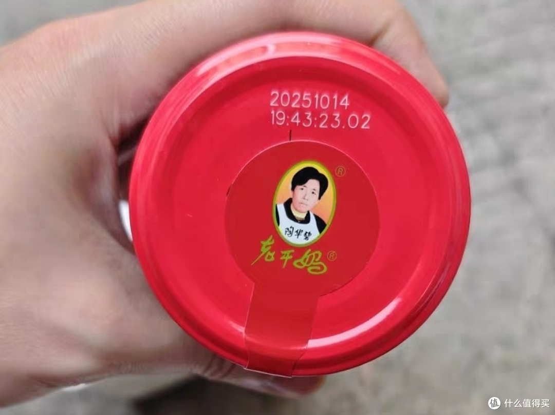 不跟风零添加!老干妈靠3款新品,拿捏健康与年轻市场