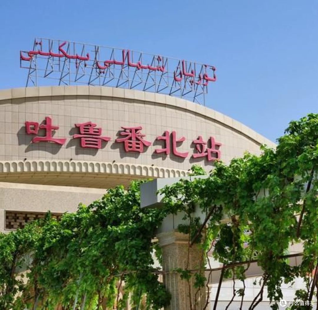 坐着火车游新疆:畅享沿途美景与文化体验!