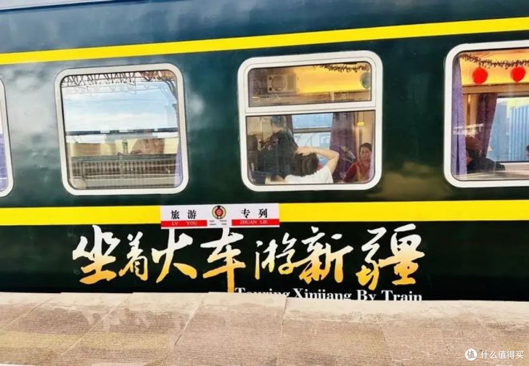 坐着火车游新疆:畅享沿途美景与文化体验!