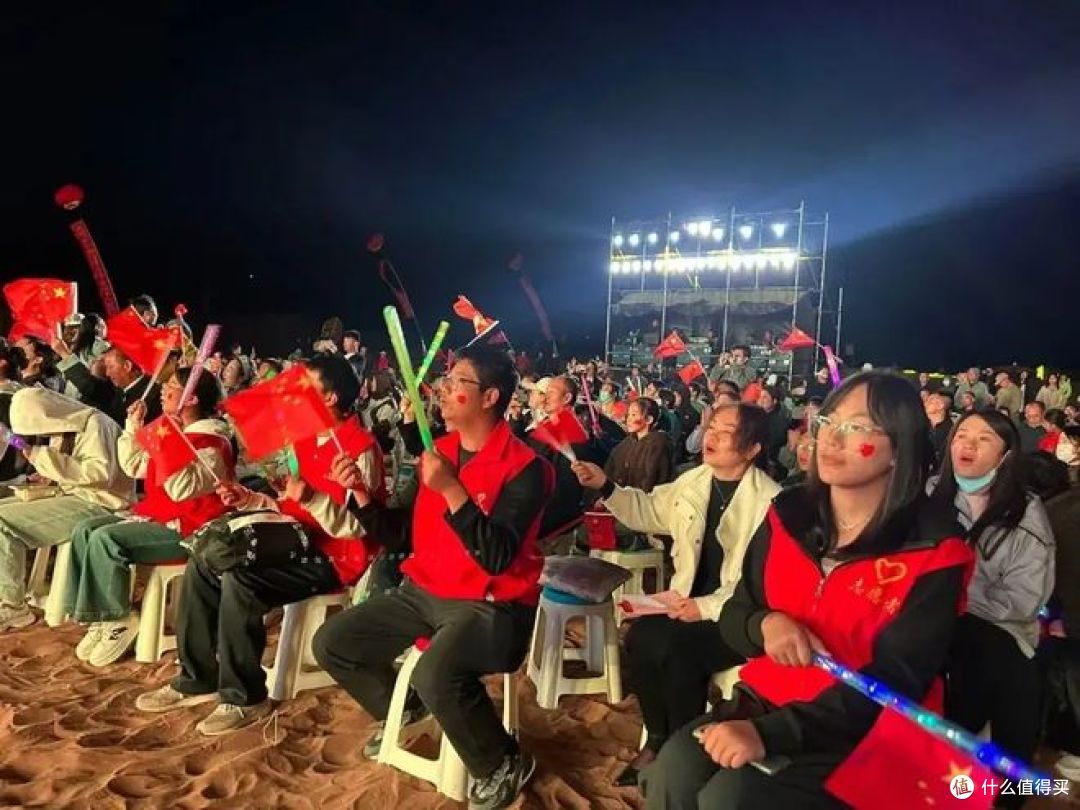为一场演出，赴沙漠中万人合唱，见证浪漫奇迹！