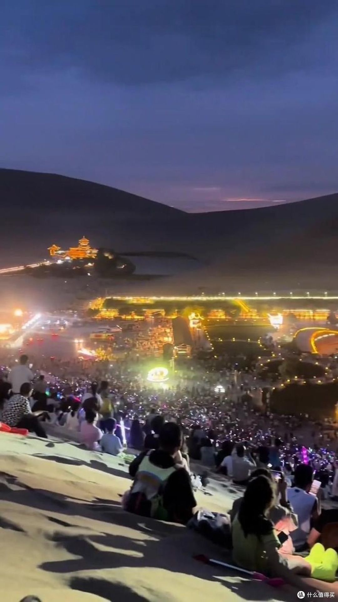 为一场演出，赴沙漠中万人合唱，见证浪漫奇迹！