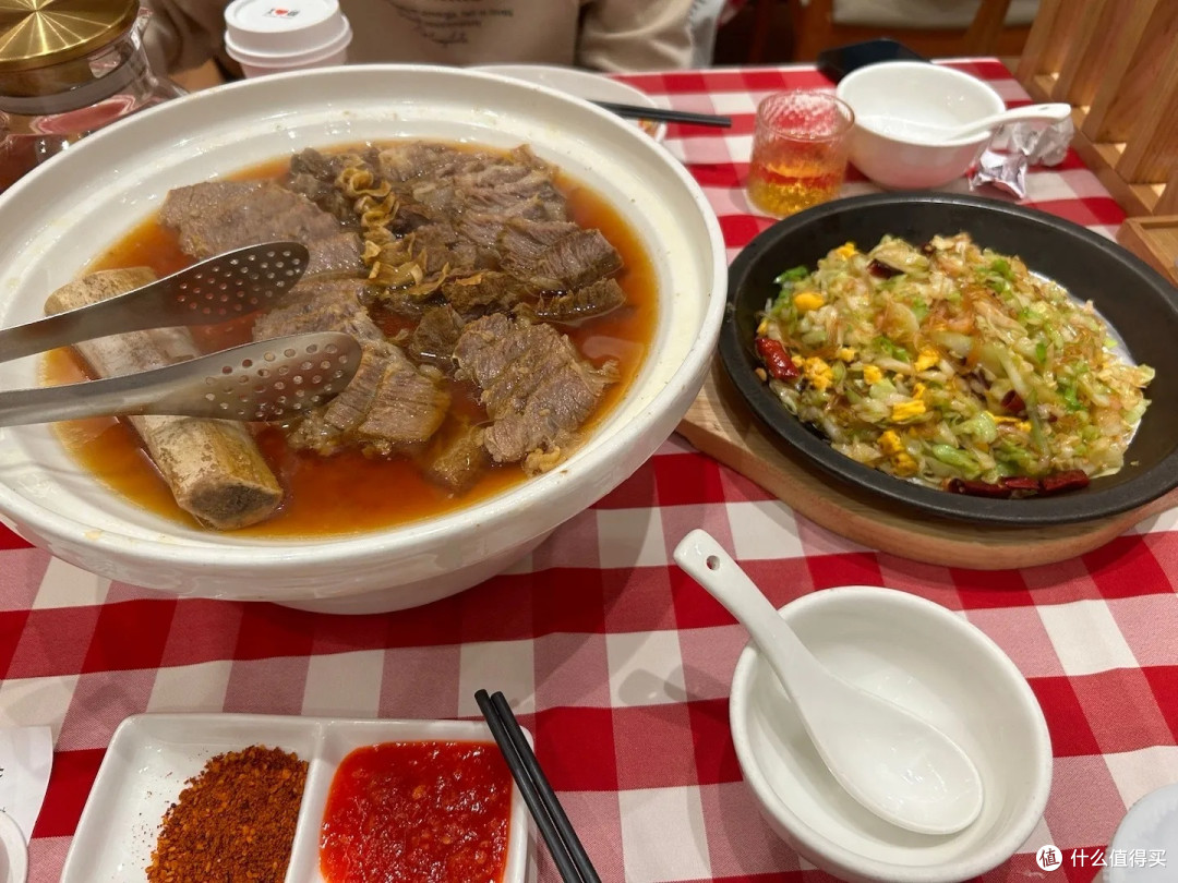 西贝莜面村闭店争议:标准化与本真性的博弈