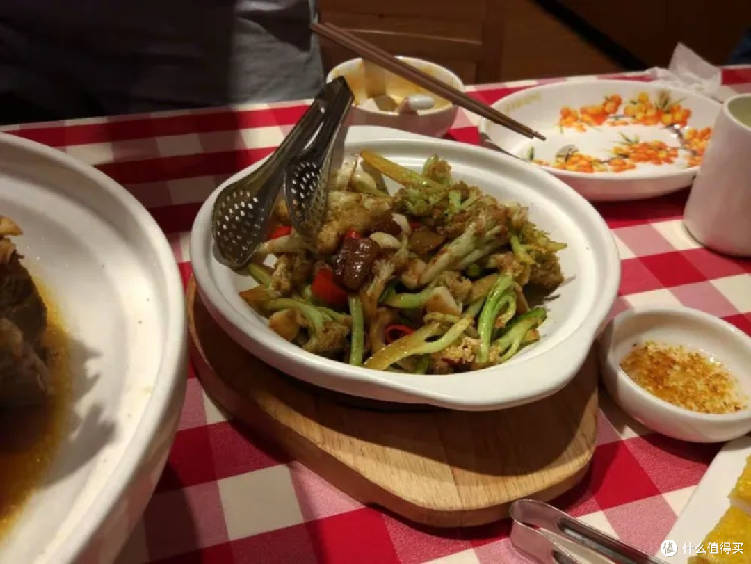 西贝莜面村闭店争议:标准化与本真性的博弈