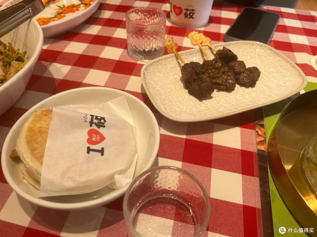 西贝与罗永浩的争议：成本与价值