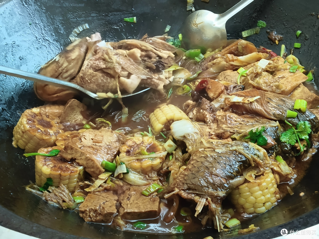 比肉眼看着难看多了